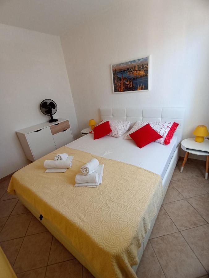 Apartments Dario Паг Экстерьер фото